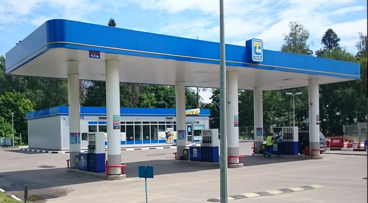 Азс трасса ижевск. Азс трасса фото. Азс трасса москва. Азс трасса 100 бензин. Стеллао азс на дороге.
