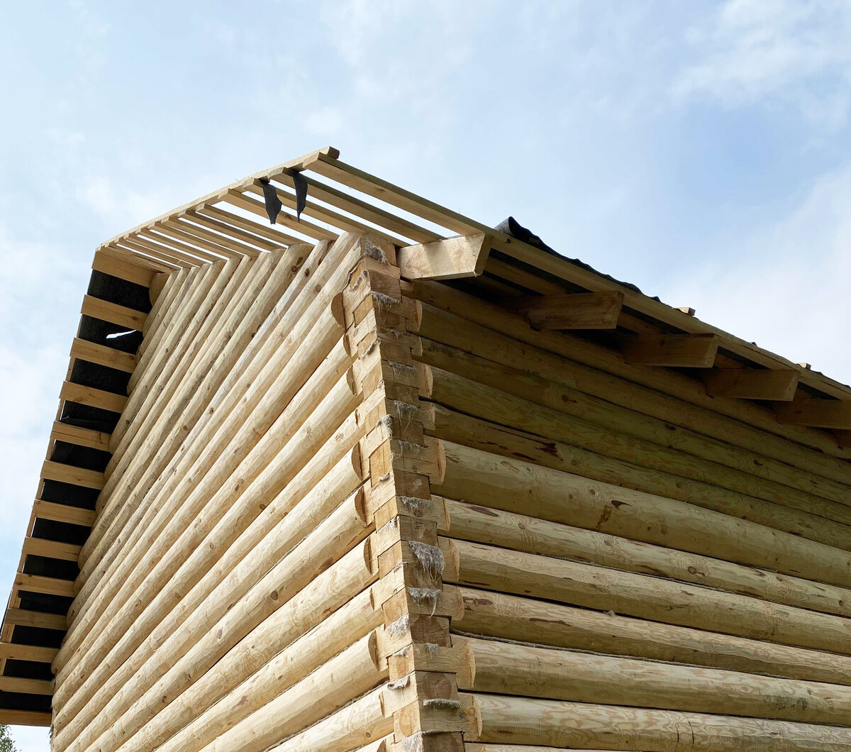 Рубероид постоянно обрывает, приходится прибивать