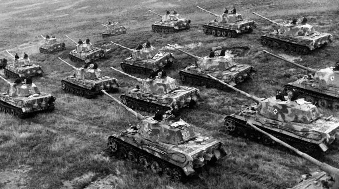 Немецкие танки Panzer Tiger II в 1944 г. (Источник: ullstein bild / ullstein bild через Getty Images)