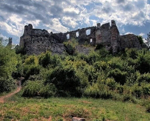 Руины замка Ружица