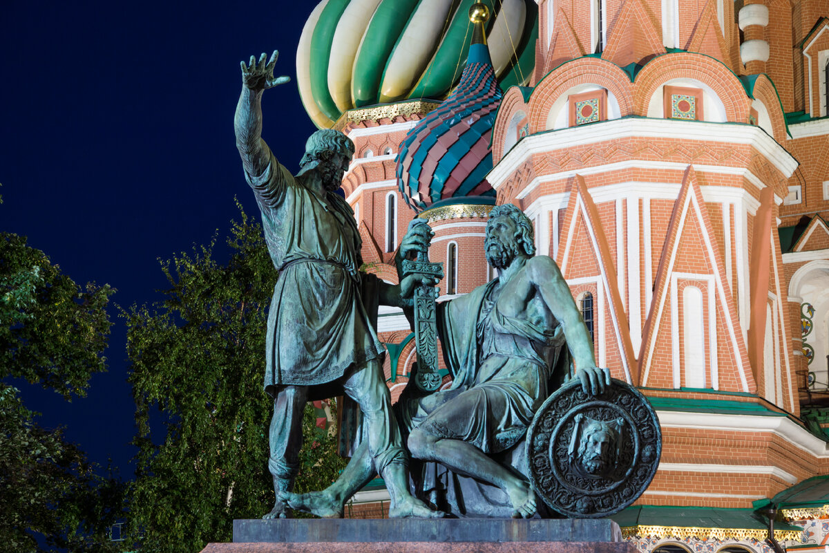 памятник минину в москве