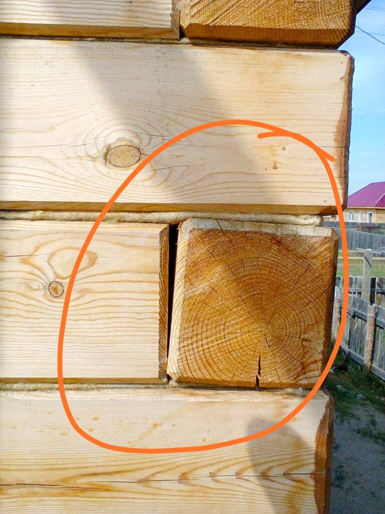 Возможно он был не равномерно просушен.. 