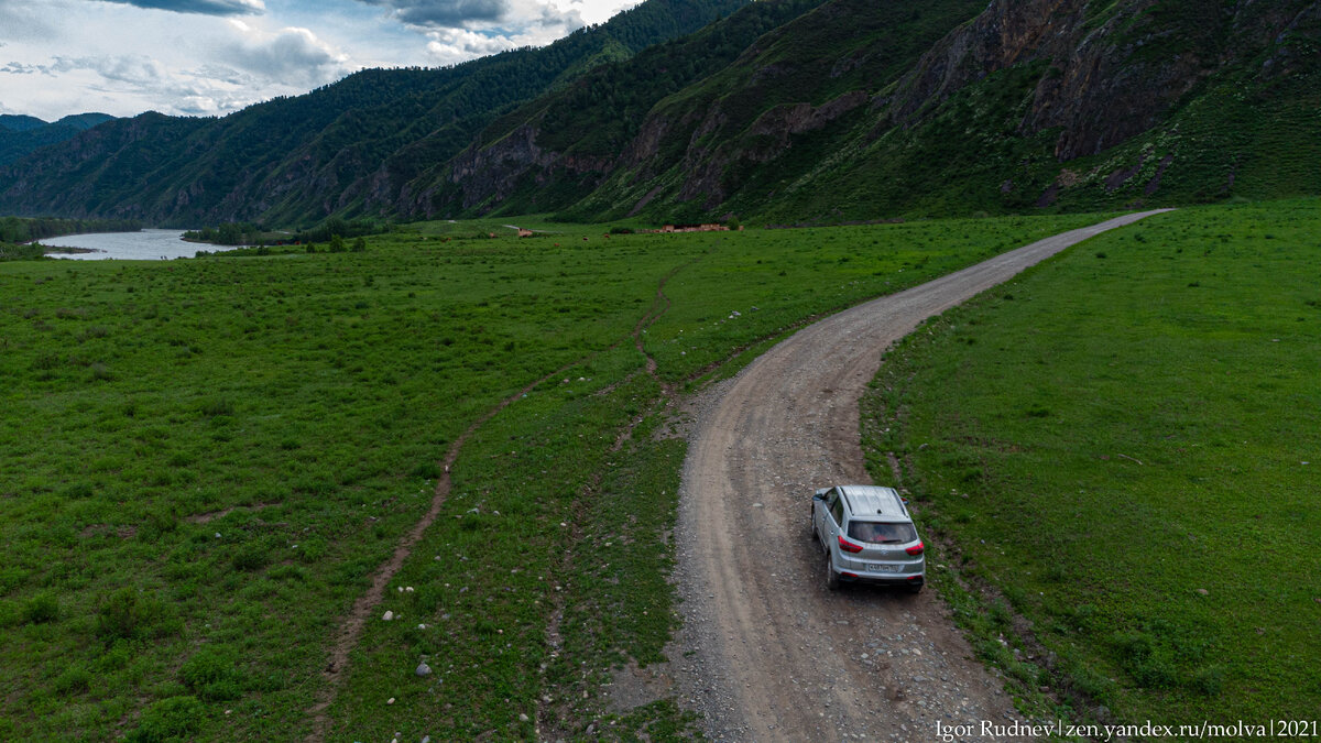 Наша арендованная машина на Чемальском тракте