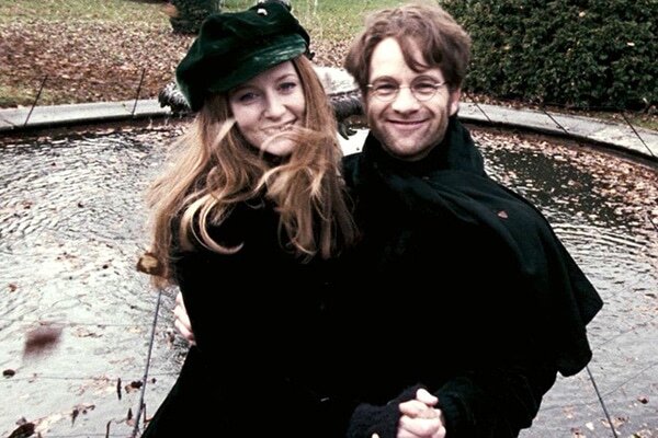 Лили и Джемс Поттеры, кадр из "Тайной комнаты", 2002