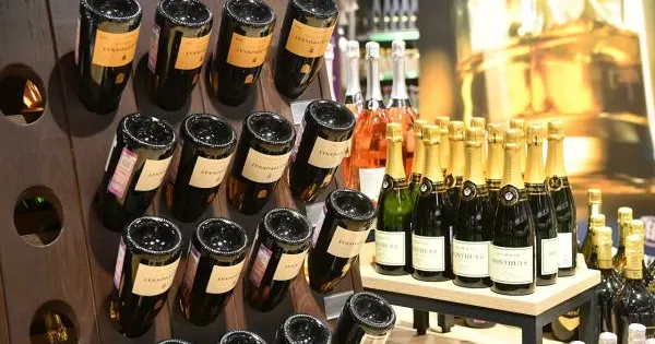 France has stopped supplying champagne to Russia - https://24happenings.com/economy/160038.html 