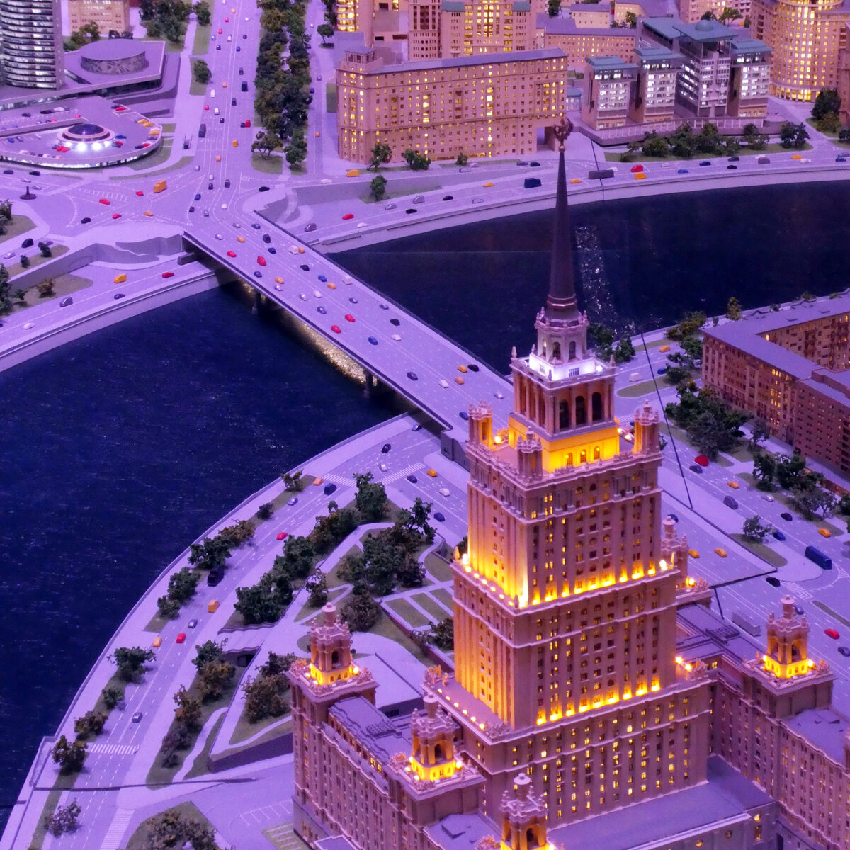 Листайте карусель! Radisson Collection Hotel (гостиница «Украина»).
