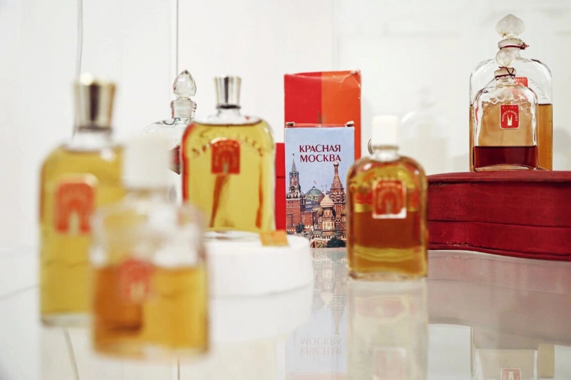 Духи «Красная Москва», экспонат Челябинского музея изобразительных искусств на Ночи музеев 2022
