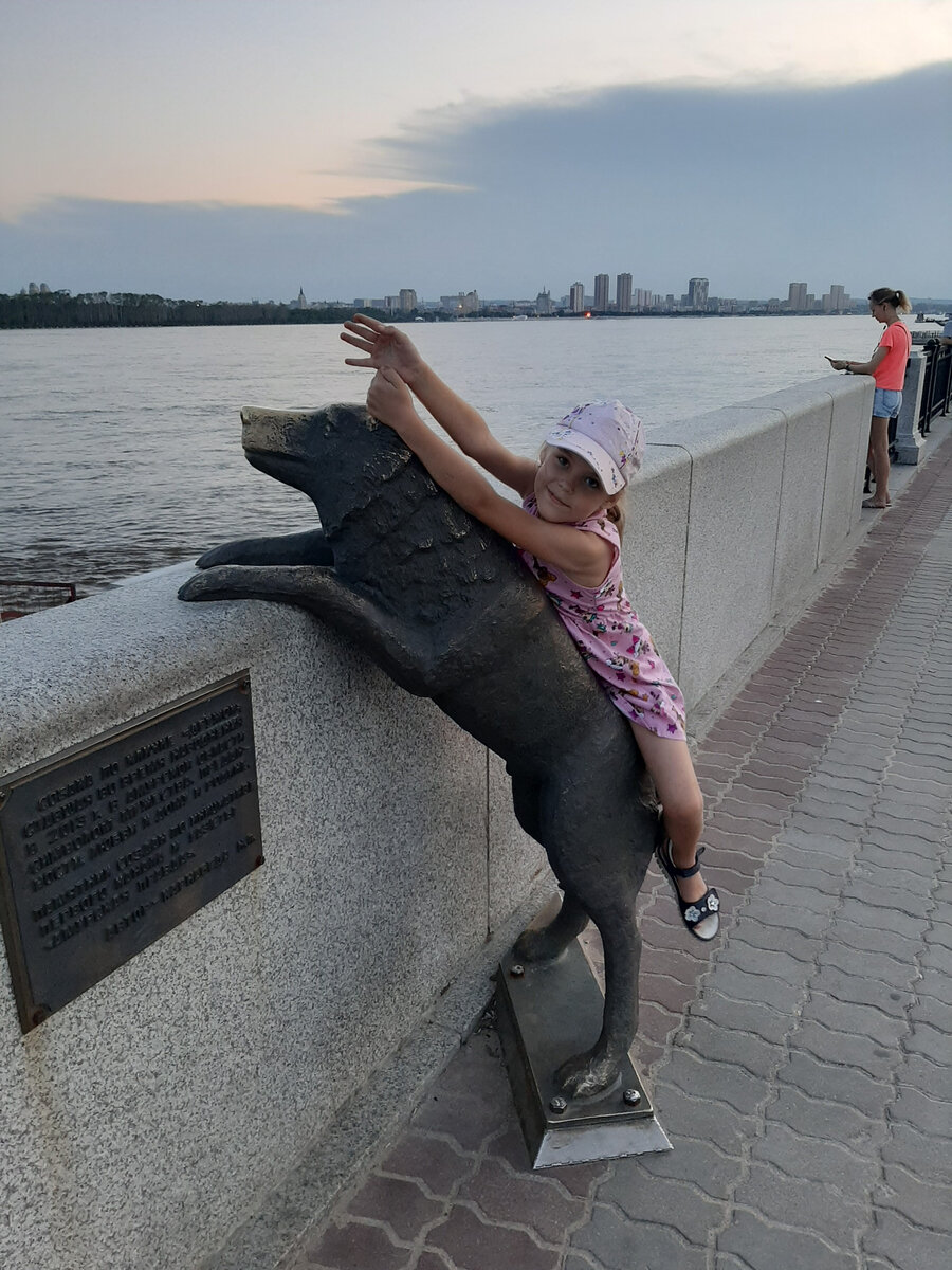 Дома на заднем плане - это Китай