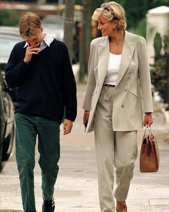 10 стильных образов принцессы Дианы, которые актуальны и сегодня