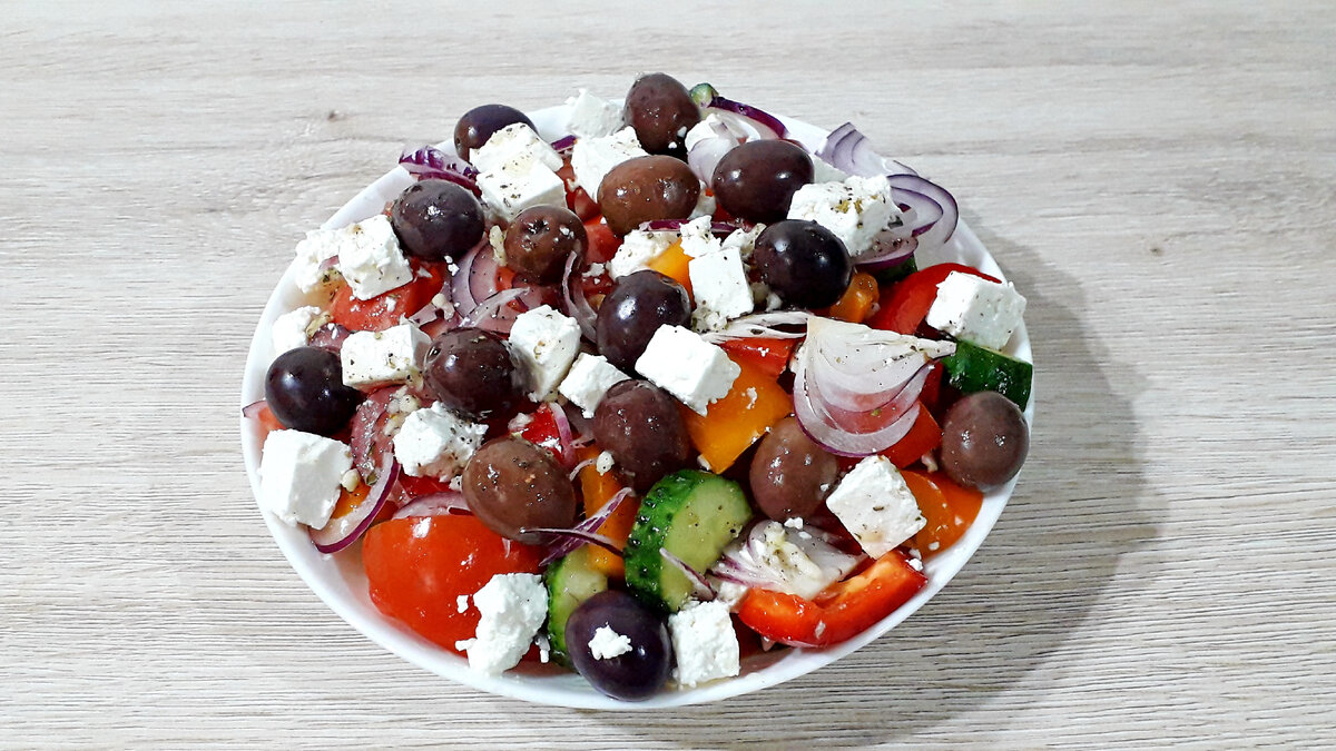 Греческий салат пп. Greek salad(греческий салат). Красивый греческий салат. Что такое орегано для греческого салата. Греческий салат пп.