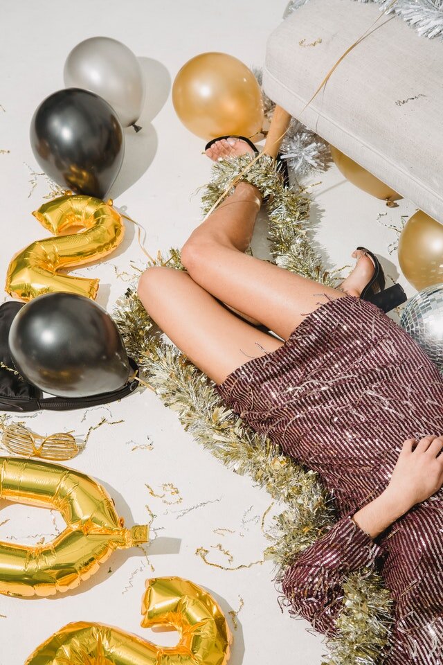 Источник: https://healinghome.ru/blog/snyatie-alkogolnoj-intoksikatsii-kapelnitsej