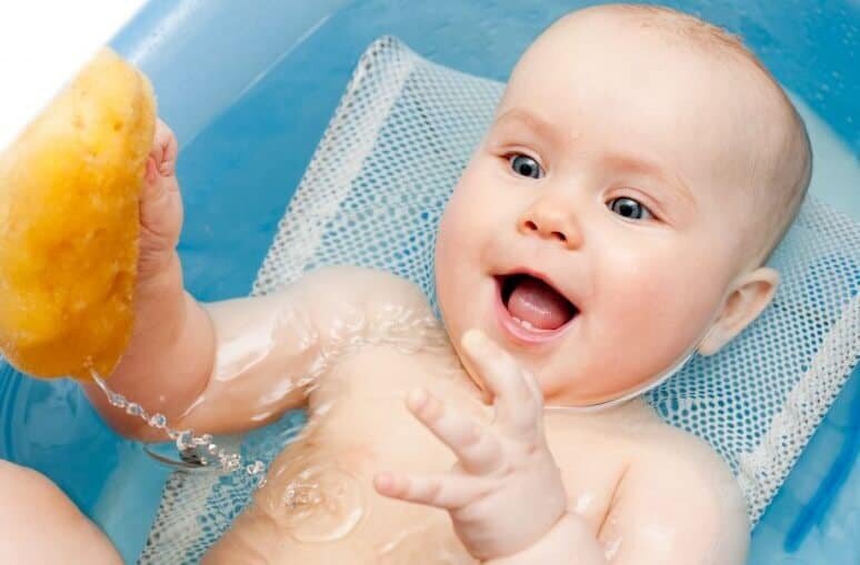 Первое купание младенца
