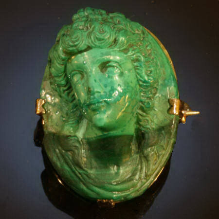Малахитовая камея с изображением Диониса, Викторианская Англия