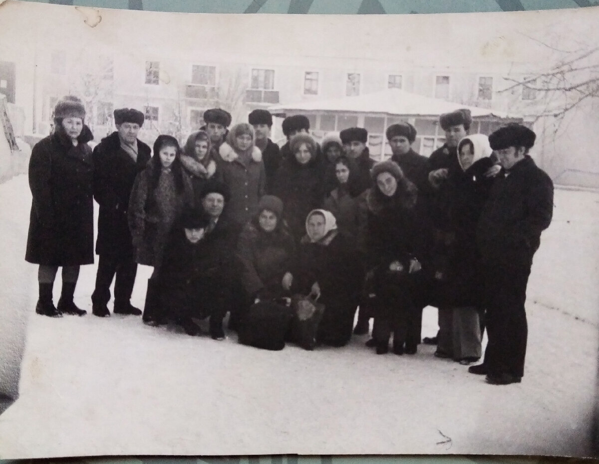  Мама сказала, что на этой фотографии собраны вся фамилия Диок.
