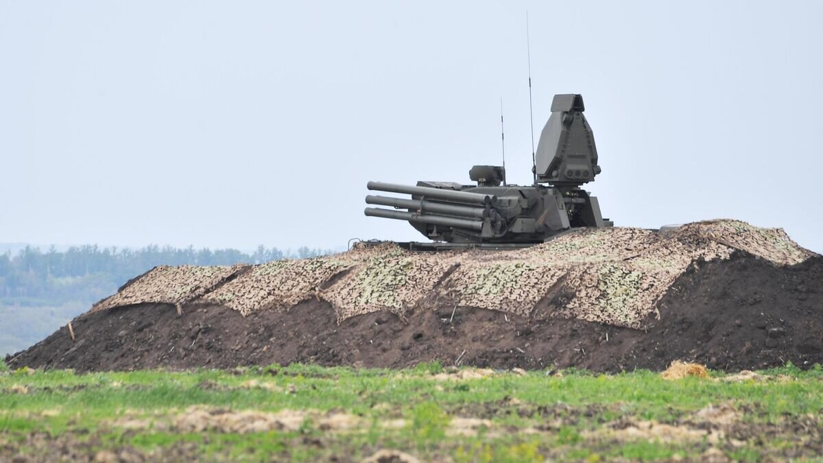    Зенитный ракетно-пушечный комплекс (ЗРПК) "Панцирь-С1" на полевом аэродроме ВКС России© РИА Новости