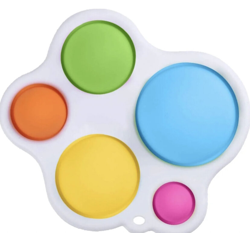 Что касается симпл-димпов, то кто изобрел их известно – компания Fat Brain Toys и произошло это еще в 2000-х годах. Но огромную известность простые игрушки получили в 2021 году.