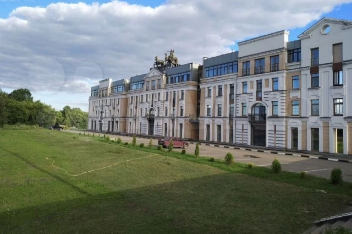    В Твери продаются белые апартаменты за 35 млн рублей