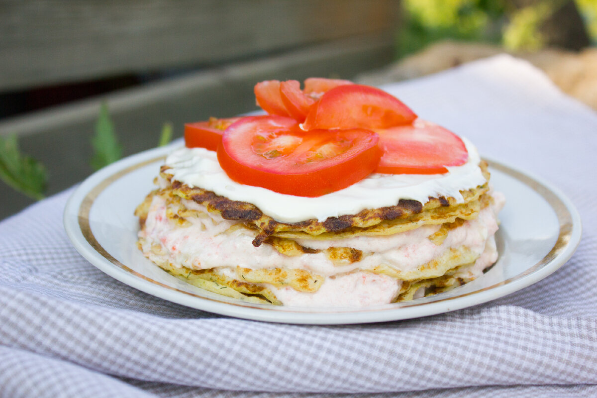 Кабачковый торт с чесноком и майонезом