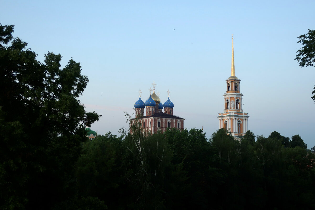 Фотопрогулка по Рязани ч.1: Рязанский кремль и его территория, храмы,  колокольня, памятник Есенину | Фотокладовка | Дзен