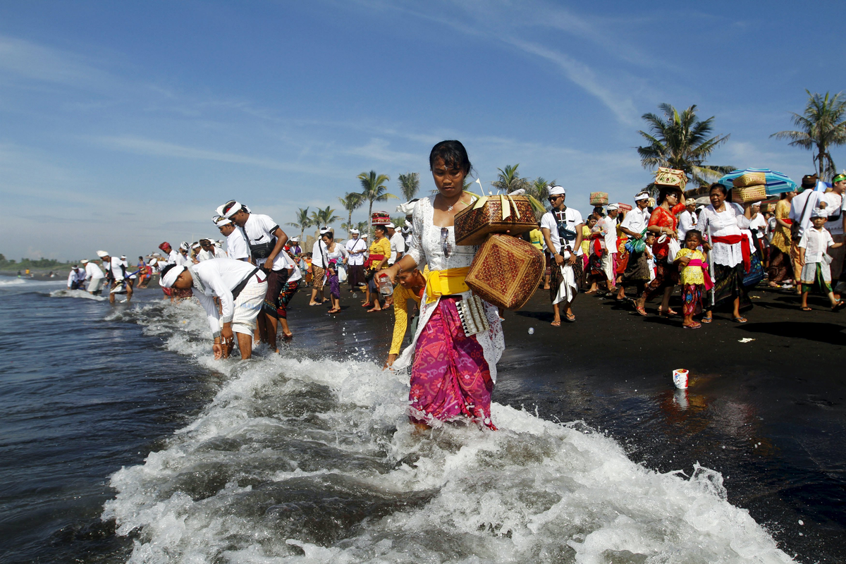 Бали Nyepi. Ньепи Индонезия. Балийцы Ньепи. Жители Бали.