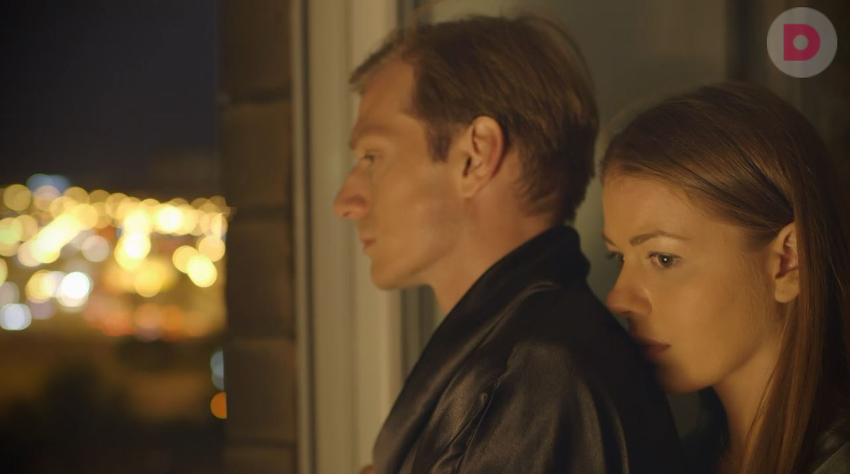 Вера стала замечать, что мужа, словно подменили, он уходит в себя и мало бывает дома, говоря, что много работает