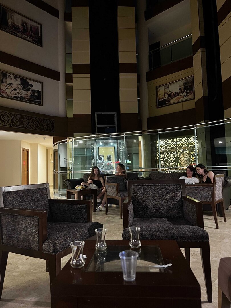 Внутри отеля. 1 этаж. 