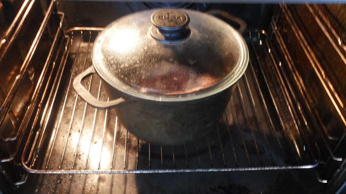 После 30 минут на 180 градусах накрыл крышкой,