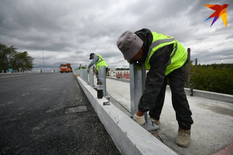     Часть ограждений демонтируют, чтобы установить новые. Алексей БУЛАТОВ