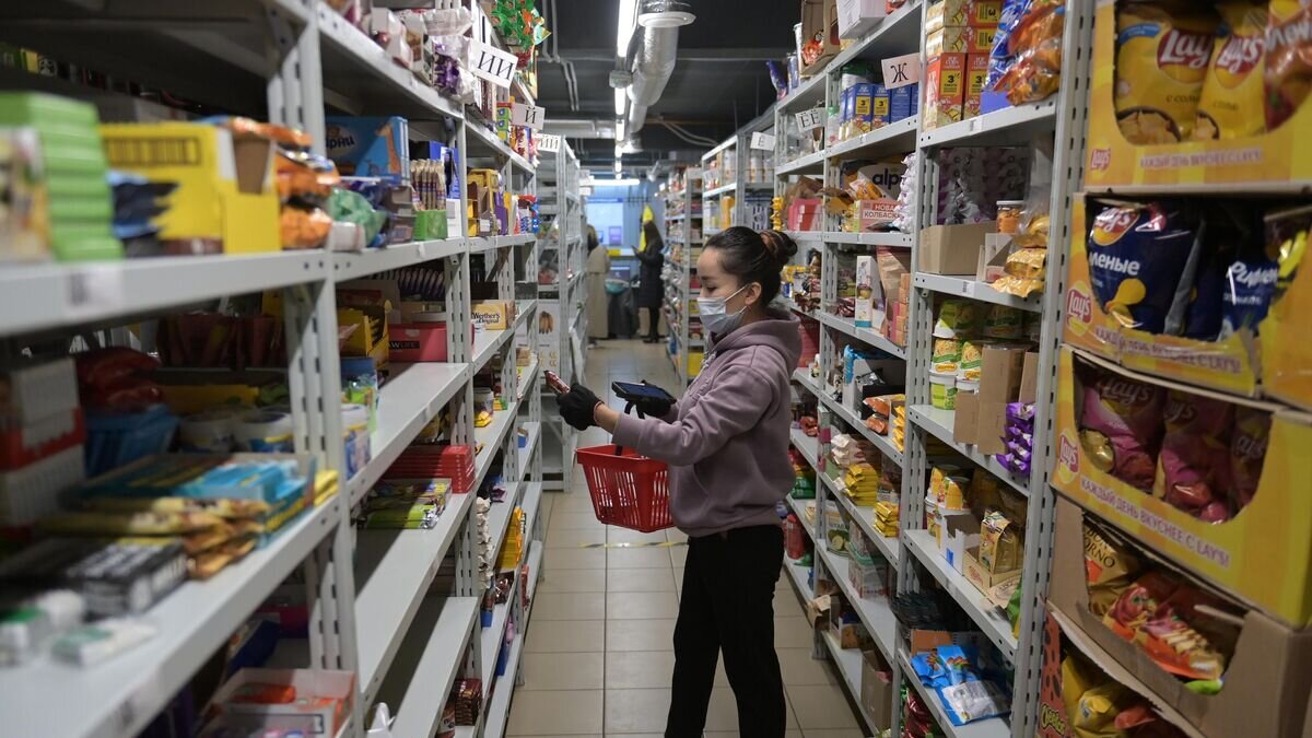    Сборка заказа на одном из складов сервиса "Яндекс.Лавка" на улице Черняховского в Москве© РИА Новости / Григорий Сысоев