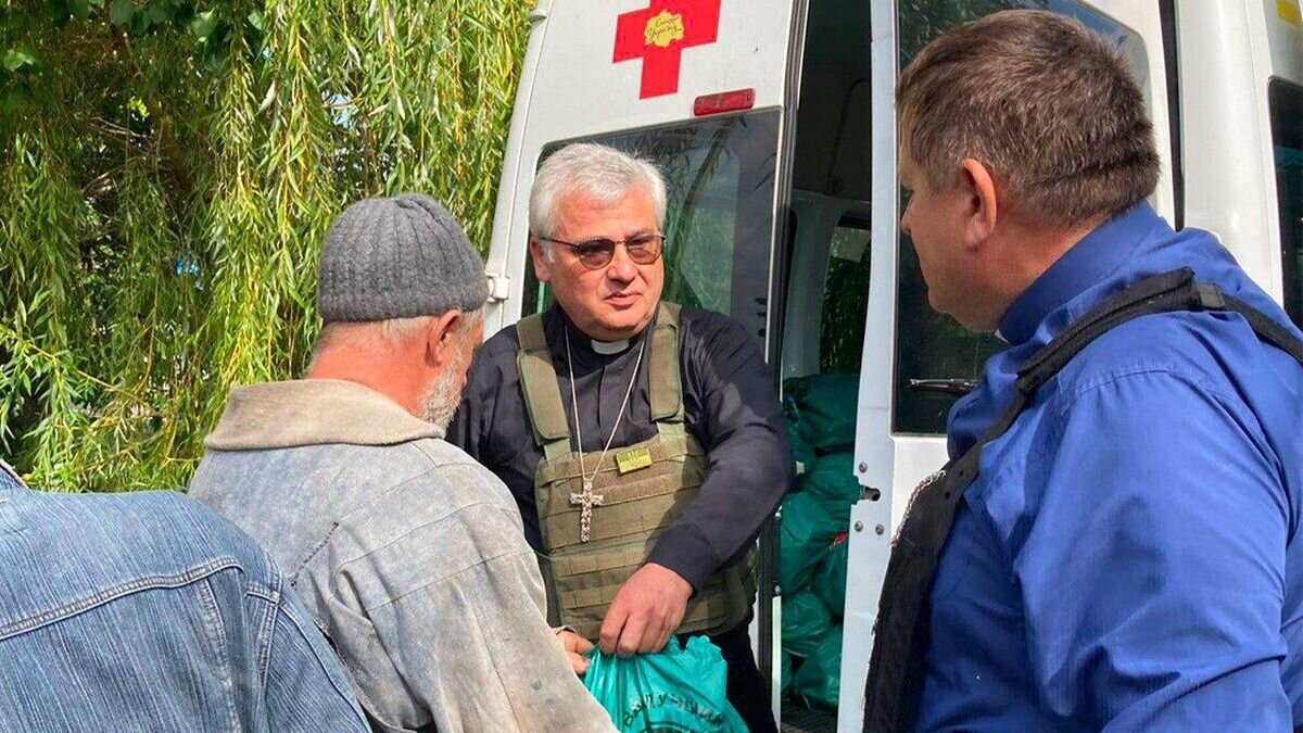     Глава службы Папских милостей Ватикана кардинал Конрад Краевский с гуманитарной миссией на Украине© Фото : Dicasterium pro Communicatione