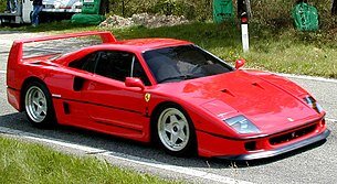 Выпущенный в 1987 к 40-летию марки Ferrari (откуда и название автомобиля) F40 основывается на Ferrari 288 GTO 1984 года, а точнее на его гоночной версии 288 GTO Evoluzione (в соревнованиях никогда не участвовала, произведено 5 автомобилей). Машина создавалась для Ралли группы B, но когда ее выпустили, этот класс закрыли. С того момента, как было принято решение о начале проекта, до запуска готовой машины в производство прошёл всего год. 
Изначально планировалось выпустить только 400 автомобилей, но ввиду большой популярности было выпущено 1315 автомобилей.