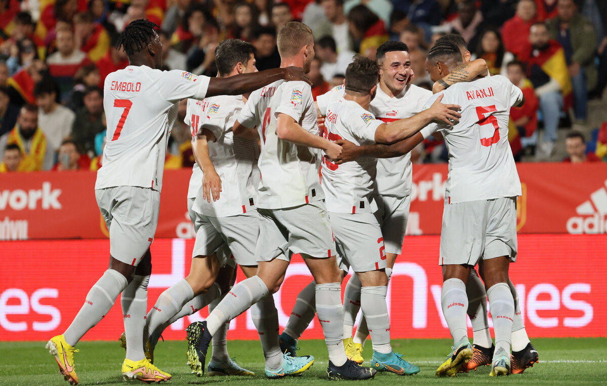    Игроки сборной Швейцарии  EPA-EFE/Toni Galan