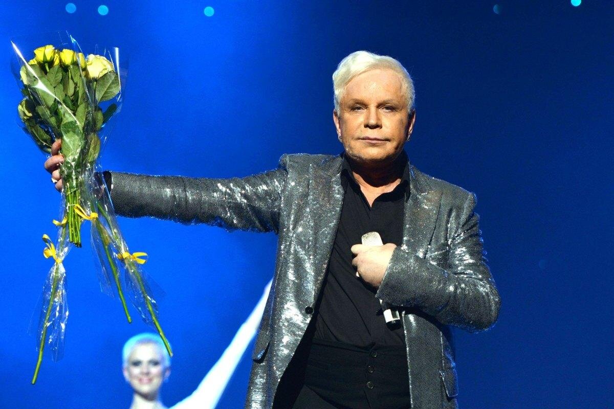 Советский и российский артист, эстрадный певец, танцовщик, хореограф, киноактёр, заслуженный артист России Борис умер 27 сентября в возрасте 68 лет. Он был весьма неординарным, необычным и шокирующим.