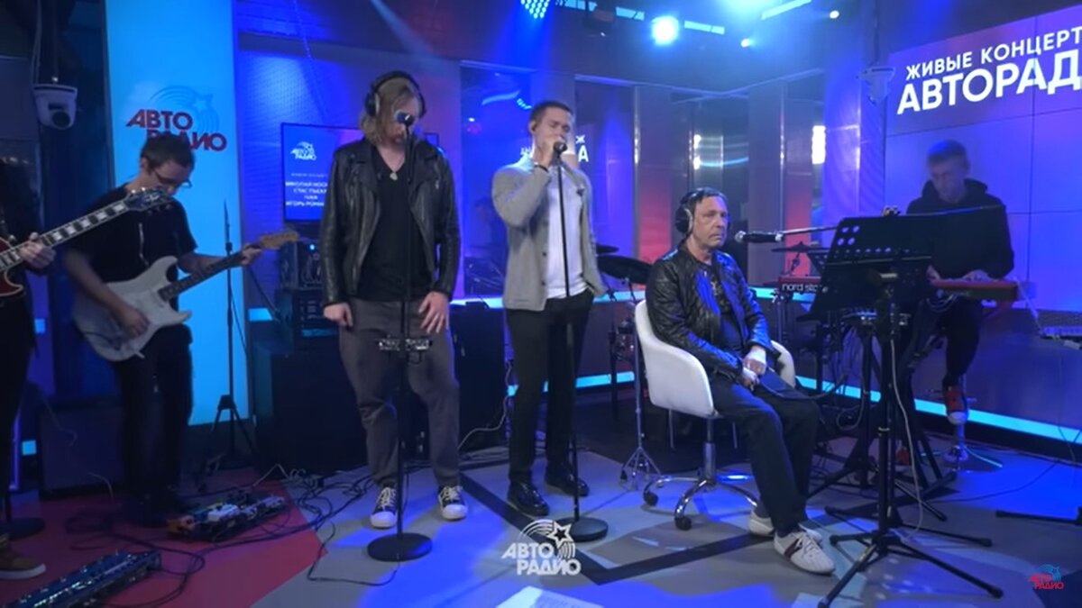Кадр из записи выступления на "Авторадио" 