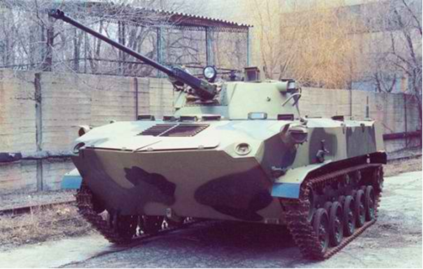 БМД-2К - бронированная гусеничная плавающая боевая командирская машина десантная. 