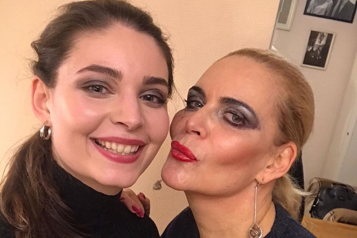     «Я должна ее ревновать»: Алена Яковлева призналась, что ее дочь вернулась к работе после родов