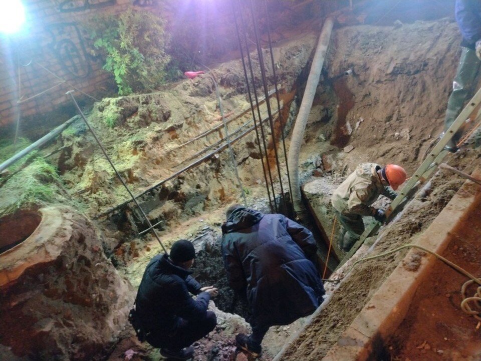     Ликвидируют аварию уже пятую ночь.  ГУ МЧС по Волгоградской области