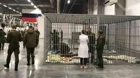     В Казани активно обсуждают клетку, установленную в пункте сбора мобилизованных, куда сажают пьяных резервистов. Inkazan узнал у татарстанского депутата, насколько унизительно и правомерно такое дисциплинарное наказание.