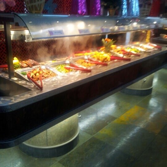 Буфет со стойками подогрева пищи горячей водой.