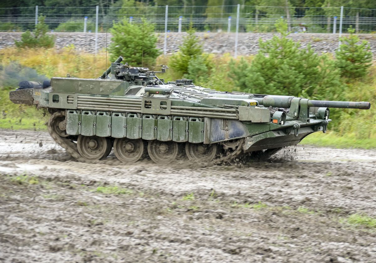 Танк шведский Strv 103b. Шведский танк Strv 103. Стрв 103 б. Шведский безбашенный танк Strv 103.