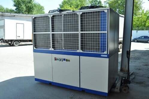  Чиллер – это холодильная установка для охлаждения и подогрева воздуха на промышленных предприятиях, в крупных торговых и офисных зданиях.