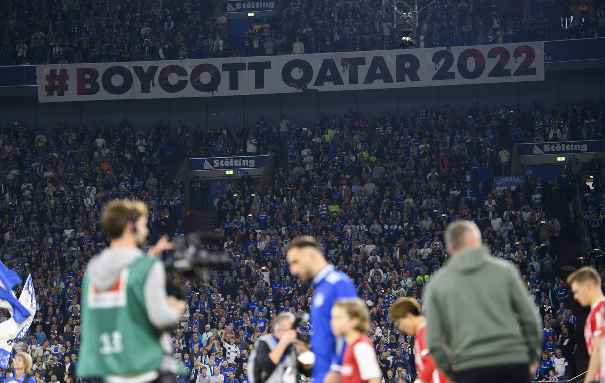 Стоит отметить,что в последнее время всё чаще слышны призывы бойкотировать чемпионат мира в Катаре из-за ущемления прав человека в стране. Но надеемся,что это не помешает провести прекрасный турнир,ведь для нас футбол-это спорт,а не политика!