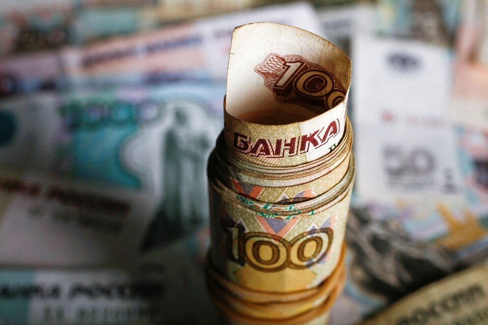     Минфин России направил 259,7 млрд рублей из ФНБ на покрытие дефицита в федеральном бюджете  REUTERS
