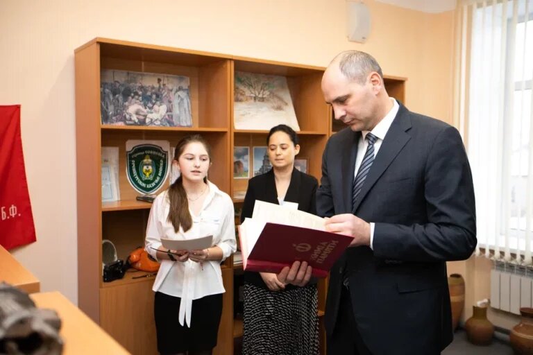    Денис Паслер посетил Софиевскую среднюю школу, открывшуюся после капитального ремонта Андрей Севостьянов