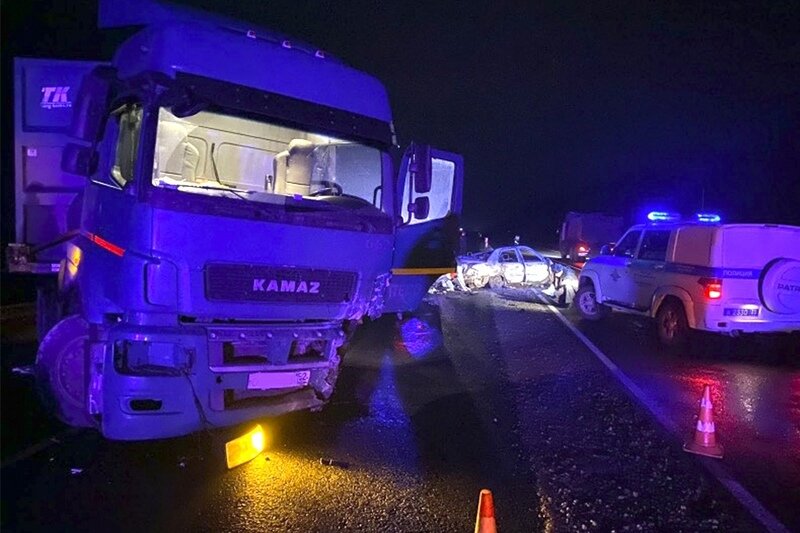    Авария произошла сегодня около 01:20 в Череповецком районе на 111-м километре трассы Вологда - Новая Ладога.