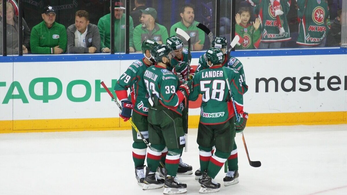     Болельщики казанской хоккейной команды «Ак Барс» создали петицию с требованием убрать с поста главного тренера Олега Знарка.