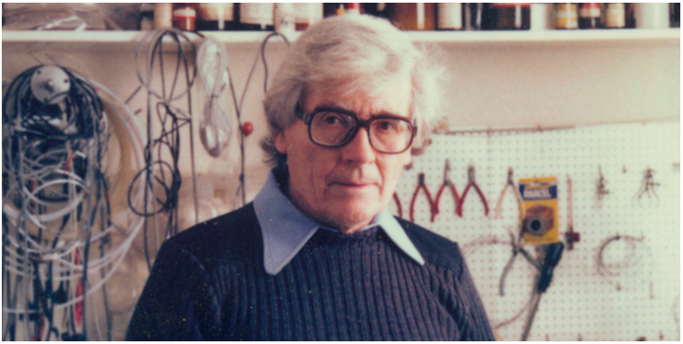 Джеймс Лавлок, биофизик. Изобрел детектора фреона в атмосфере планеты, с помощью которого в 1985 году открыли Озоновую дыру в Антарктиде