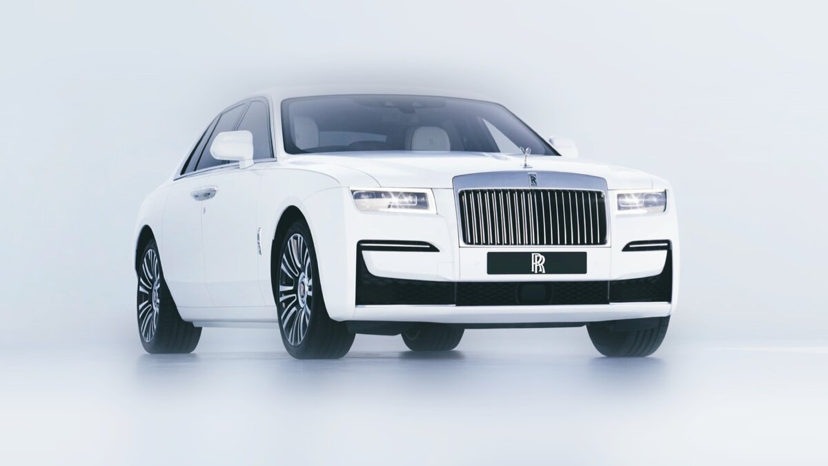 Большая часть когда-либо выпущенных в мире машин Rolls-Royce до сих пор эксплуатируется. Их активно используют, потом вкладывают большие суммы в ремонт и снова садятся за руль легендарных машин.