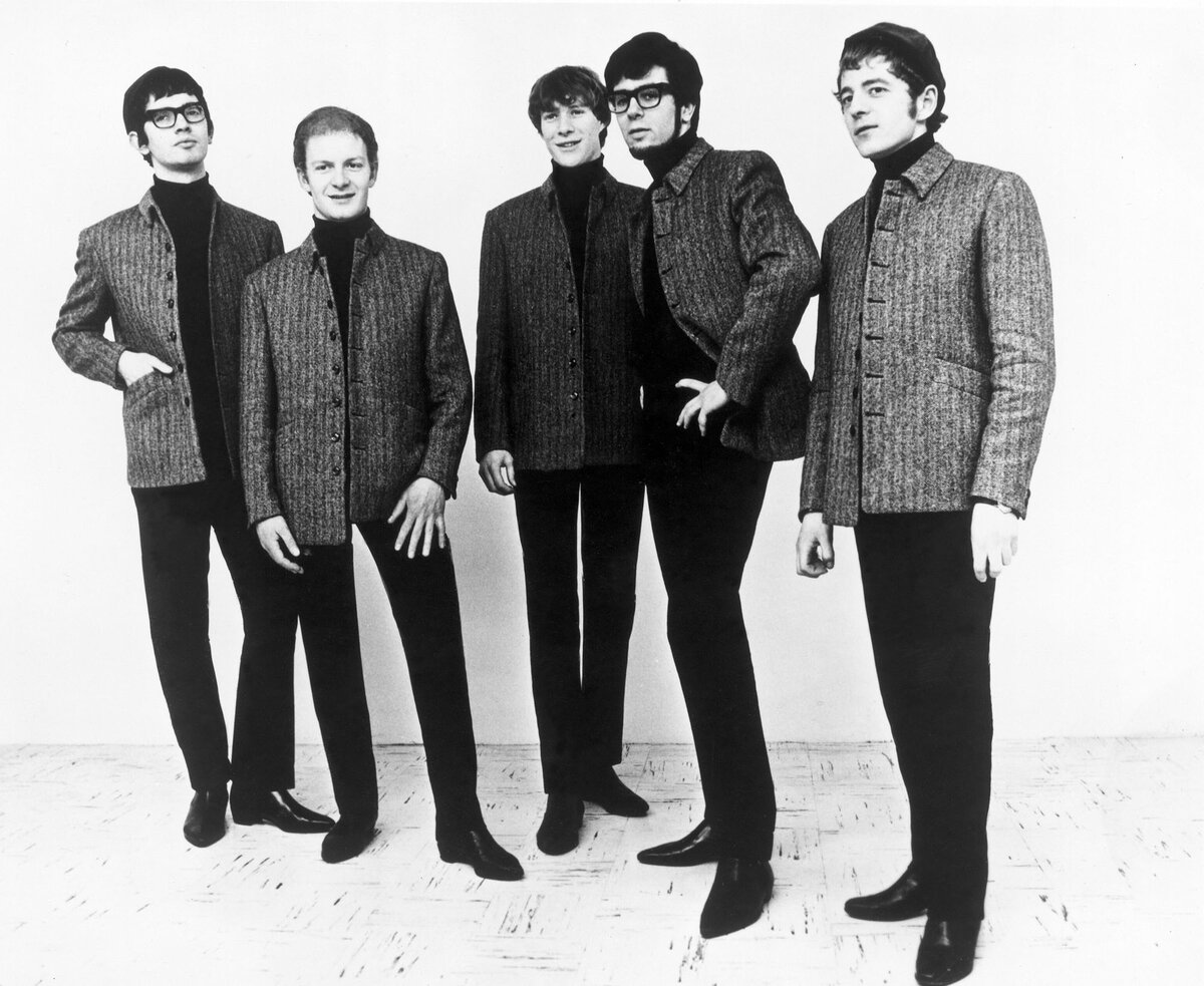 Manfred Mann (основатель коллектива второй справа)