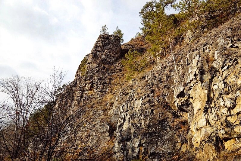 Скала «Три сестры» на реке Пышме, Сухоложский городской округ, село Курьи